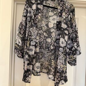 LC Lauren Conrad Black and White Floral Kimono XL